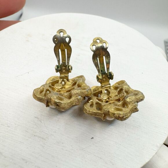 Panetta Pearl Cluster Flower Clip On Earrings Retro Mid Century Gold Tone Signed - Picture 8 of 9